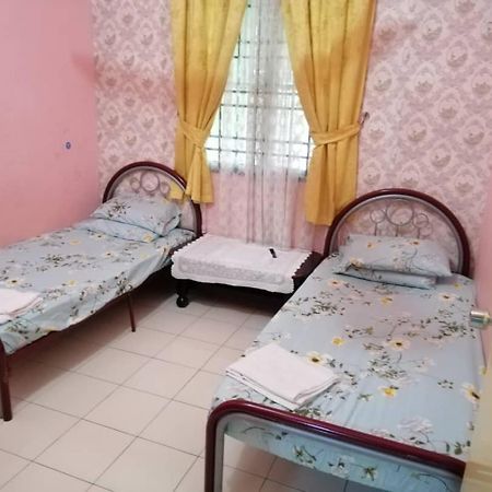 Homestay Perpaduan, Taman Bercham Raya Ulu Kinta Ipoh Perak Kampong Batu Lapan  Exterior photo
