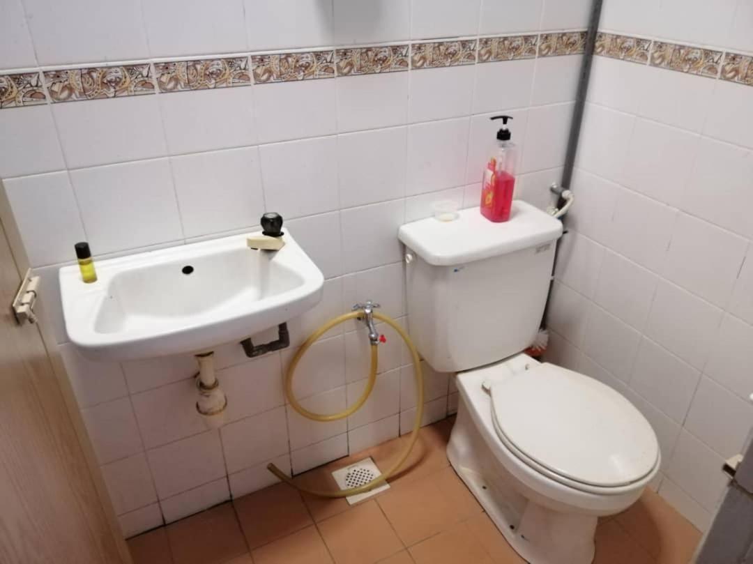 Homestay Perpaduan, Taman Bercham Raya Ulu Kinta Ipoh Perak Kampong Batu Lapan  Exterior photo