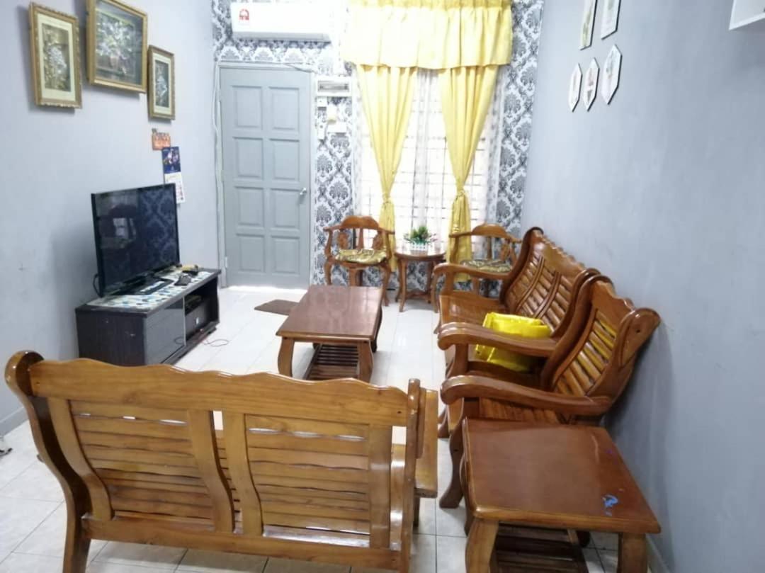 Homestay Perpaduan, Taman Bercham Raya Ulu Kinta Ipoh Perak Kampong Batu Lapan  Exterior photo