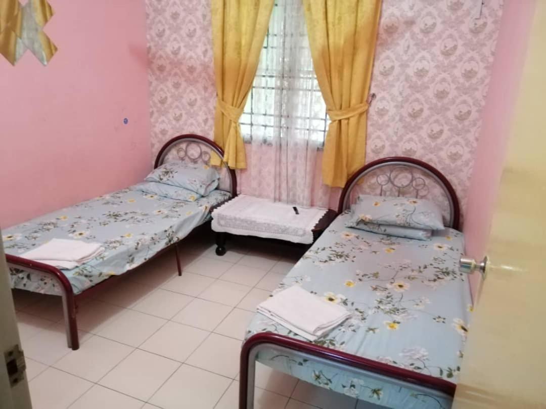 Homestay Perpaduan, Taman Bercham Raya Ulu Kinta Ipoh Perak Kampong Batu Lapan  Exterior photo